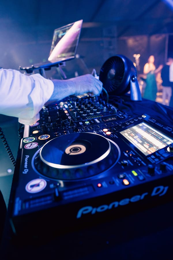 DJ ΓΑΜΟΥ ΤΙΜΗ: Ο ΛΙΓΟΤΕΡΟ ΕΜΠΕΙΡΟΣ DJ ΓΑΜΟΥ