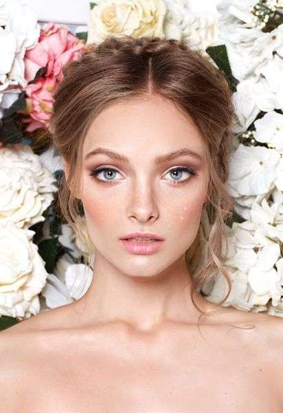 ΚΑΛΟΚΑΙΡΙΝΟ ΝΥΦΙΚΟ ΜΑΚΙΓΙΑΖ - ΦΥΣΙΚΟ MAKEUP