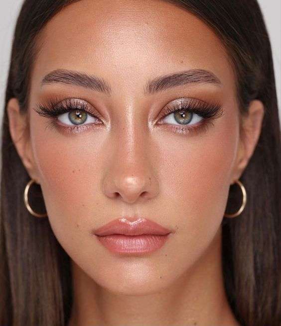ΚΑΛΟΚΑΙΡΙΝΟ ΝΥΦΙΚΟ ΜΑΚΙΓΙΑΖ SMOKEY EYES