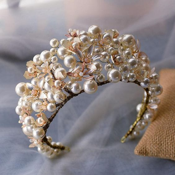 ΝΥΦΙΚΟ ΧΤΕΝΙΣΜΑ ΜΕ ΑΞΕΣΟΥΑΡ: