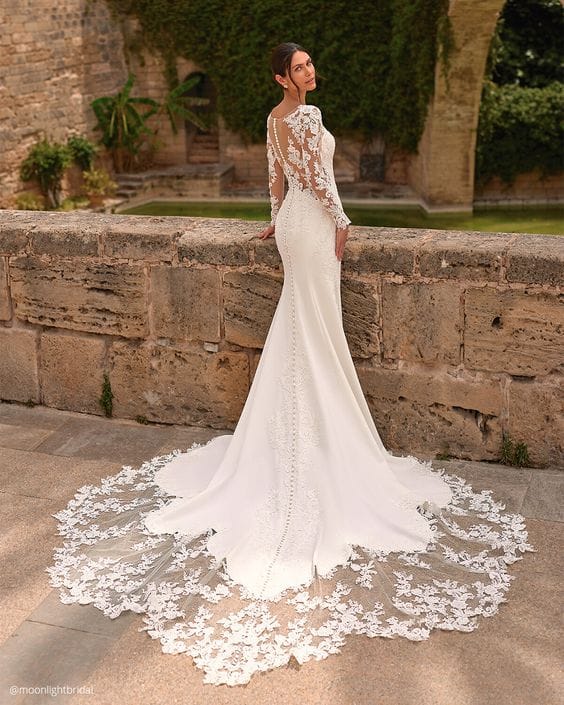 ΝΥΦΙΚΑ 2023 - 2024: BRIDAL DRESSES ΜΕ ΕΝΤΥΠΩΣΙΑΚΗ ΟΥΡΑ