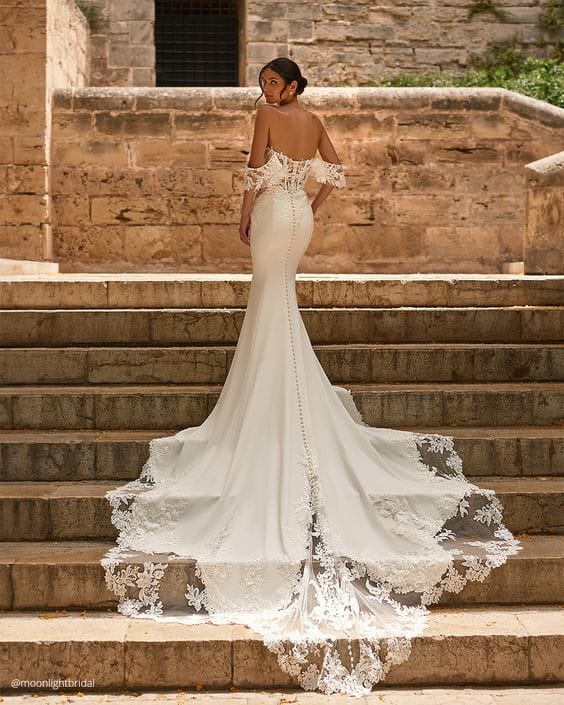 ΝΥΦΙΚΑ 2023 - 2024: BRIDAL DRESSES ΜΕ ΕΝΤΥΠΩΣΙΑΚΗ ΟΥΡΑ