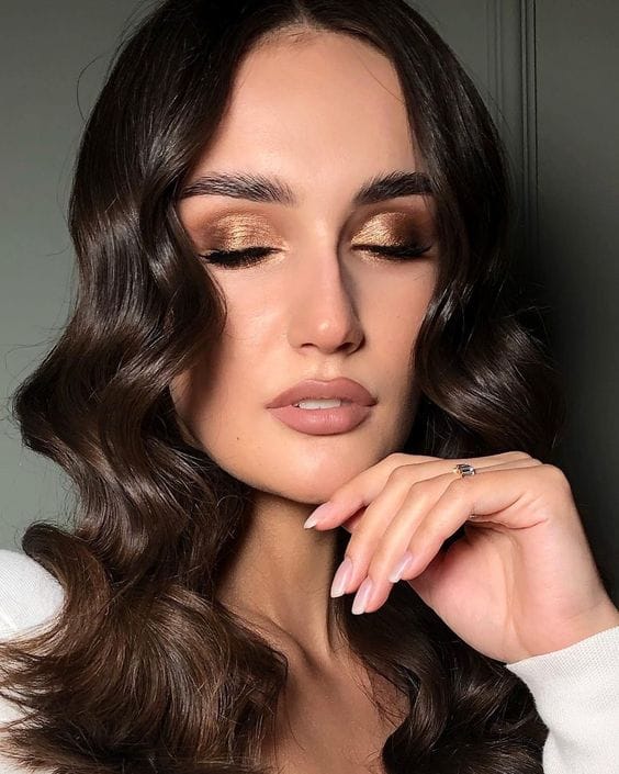 ΦΘΙΝΟΠΩΡΙΝΟ ΝΥΦΙΚΟ ΜΑΚΙΓΙΑΖ: ΝΥΦΙΚΟ MAKEUP ΜΕ ΧΡΥΣΟ