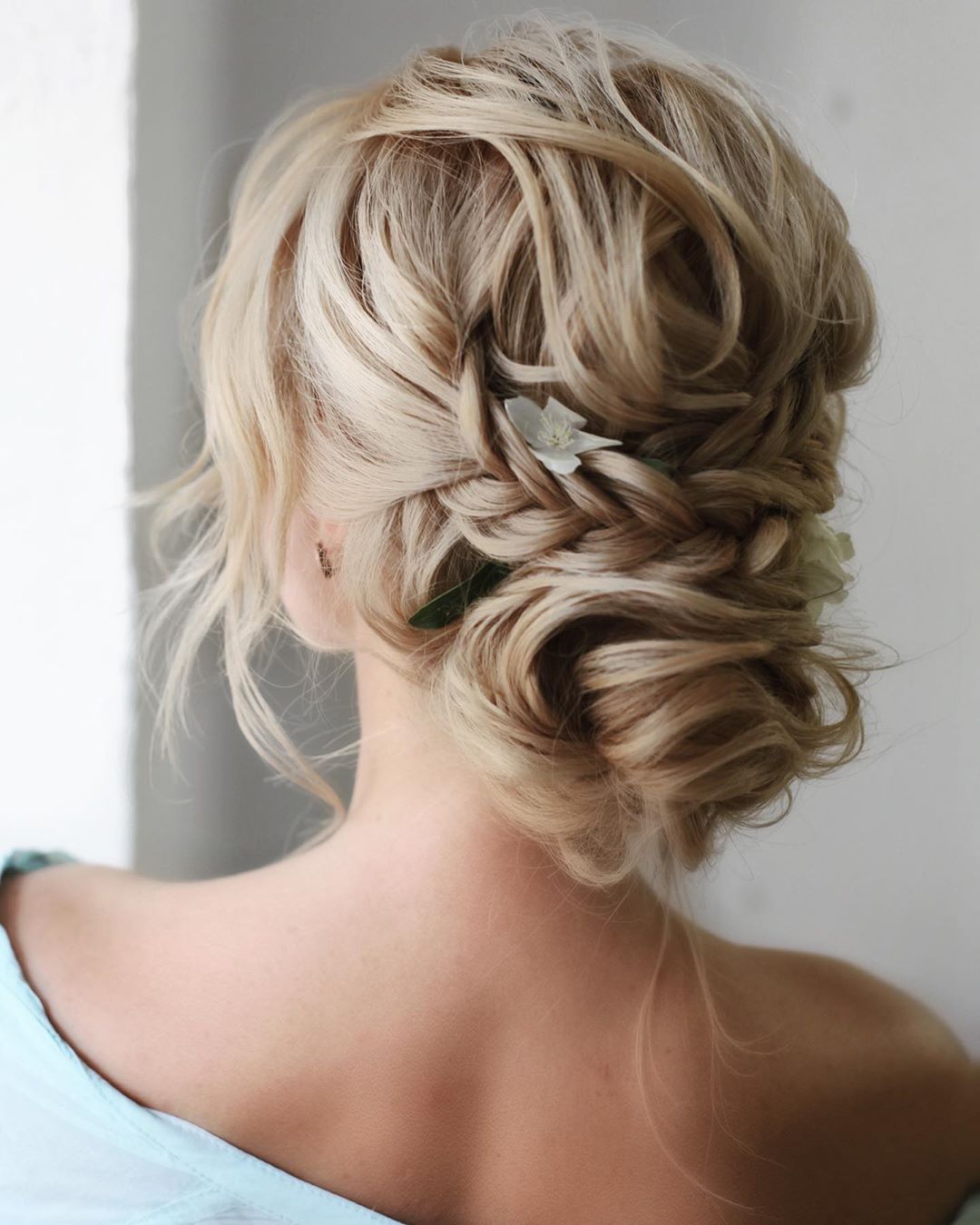 ΝΥΦΙΚΑ UPDOS: ΜΟΝΤΕΡΝΑ ΝΥΦΙΚΑ ΣΙΝΙΟΝ