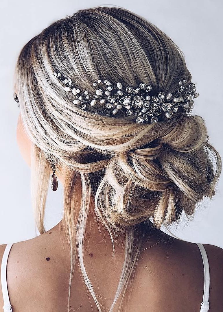 ΝΥΦΙΚΑ UPDOS ΜΕ ΑΦΕΛΕΙΕΣ