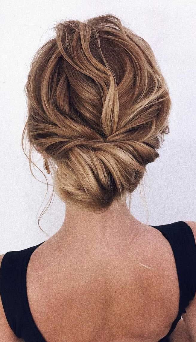 ΝΥΦΙΚΑ UPDOS: ΝΥΦΙΚΟ ΧΤΕΝΙΣΜΑ ΜΑΛΛΙΑ ΣΤΟ ΠΛΑΙ