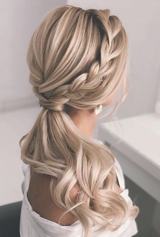 ΝΥΦΙΚΑ UPDOS: ΝΥΦΙΚΑ ΧΤΕΝΙΣΜΑΤΑ ΜΕ ΑΛΟΓΟΟΥΡΑ