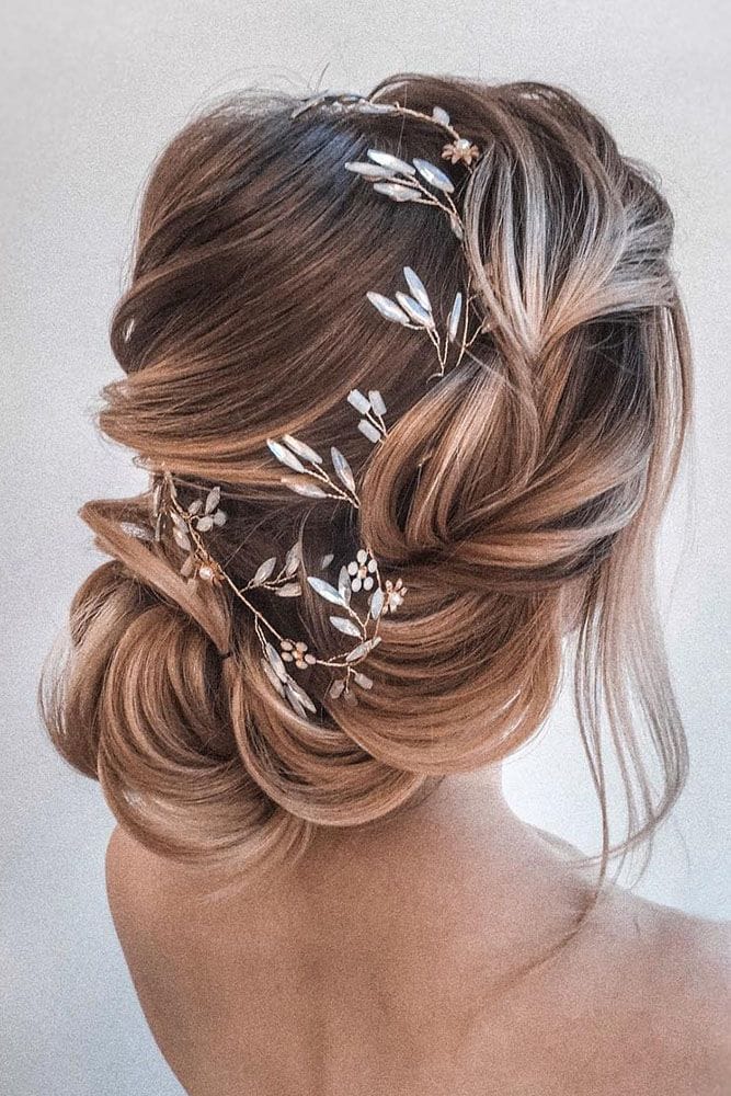 ΝΥΦΙΚΑ UPDOS ΜΕ ΠΛΕΞΟΥΔΑ
