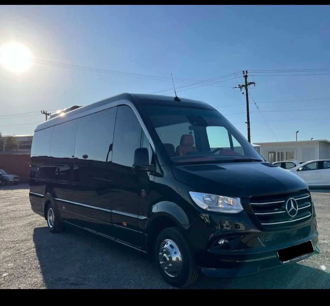 Mini bus & coach sevices by PISSADAKIS TRAVEL — Ενοικιαζόμενα αυτοκίνητα, Ελευθέριος Βενιζέλος (photo 1)