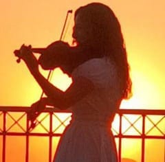 Eleni Liggri Violinist