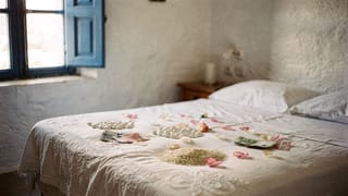 Έθιμα γάμου που κρατάμε ακόμα, και τι σημαίνει το καθένα
