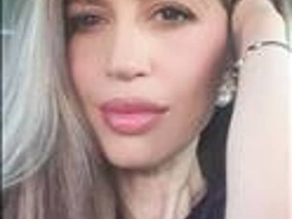 Κωστα Αννυ — Make-up Artist