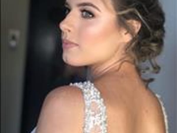 Makeup Artist Eva Dede