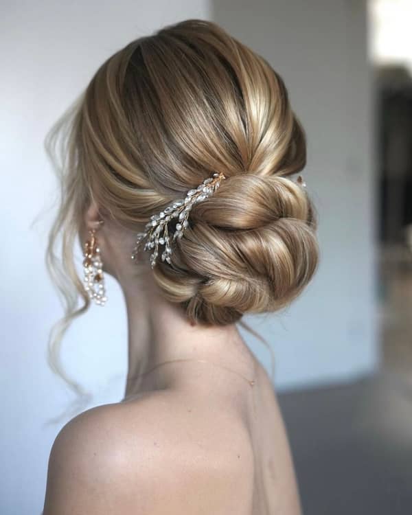 Δήμητρα Πετούρη — Hair styling, Γλυφάδα