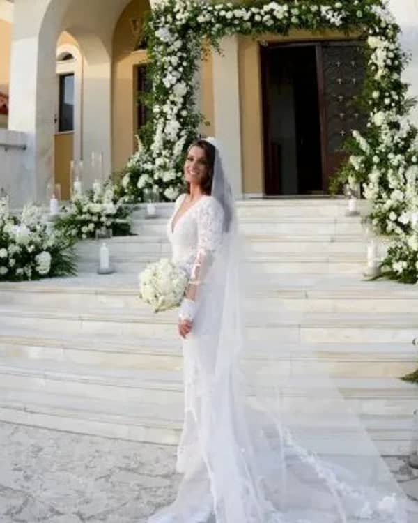 o κηπος της εδεμ — Ανθοστολισμός, Αμβρακικός