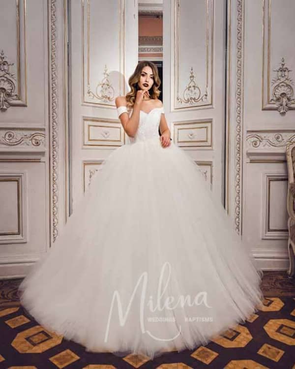 Milena — Ανθοστολισμός, Γέρακας