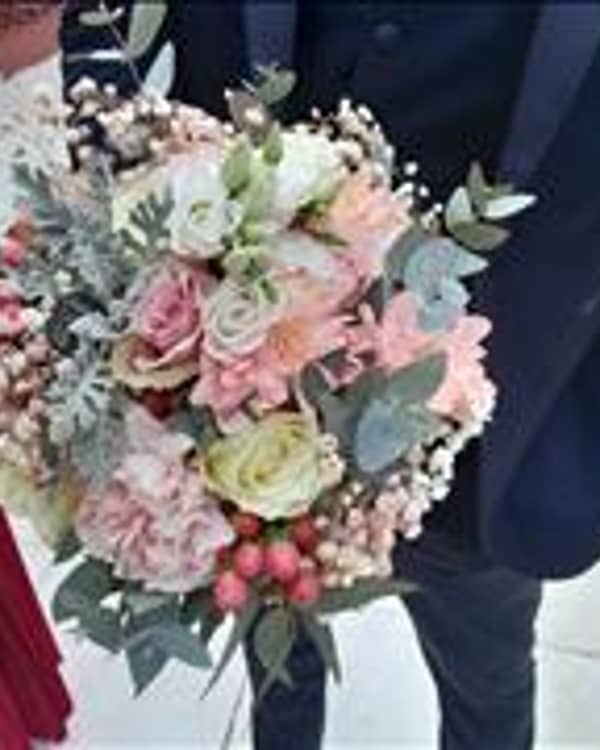 Love is in the air — Florist, Γέρακας