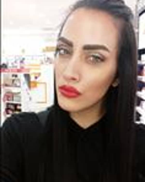 Βίκυ Χατζη — Makeup Artist