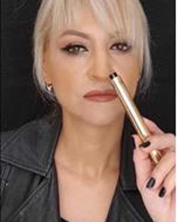 ΧΡΙΣΤΙΝΑ ΚΥΡΙΑΚΟΥ — Makeup Artist