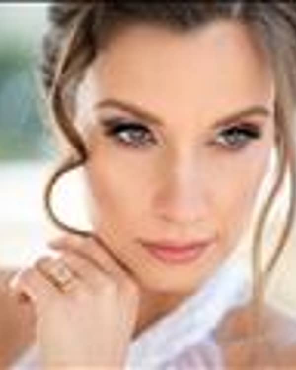 Ελενη Καραθάνου — Makeup Artist