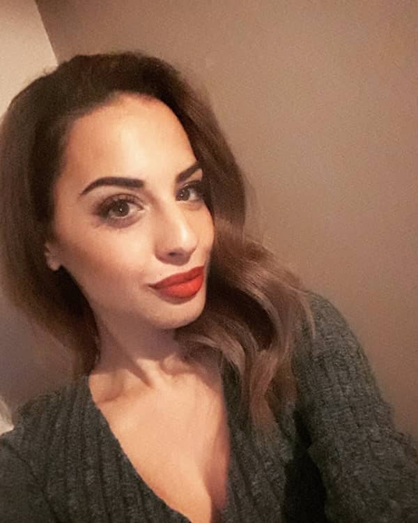ΤΖΕΝΗ ΔΟΥΖΕΝΗ — Makeup Artist
