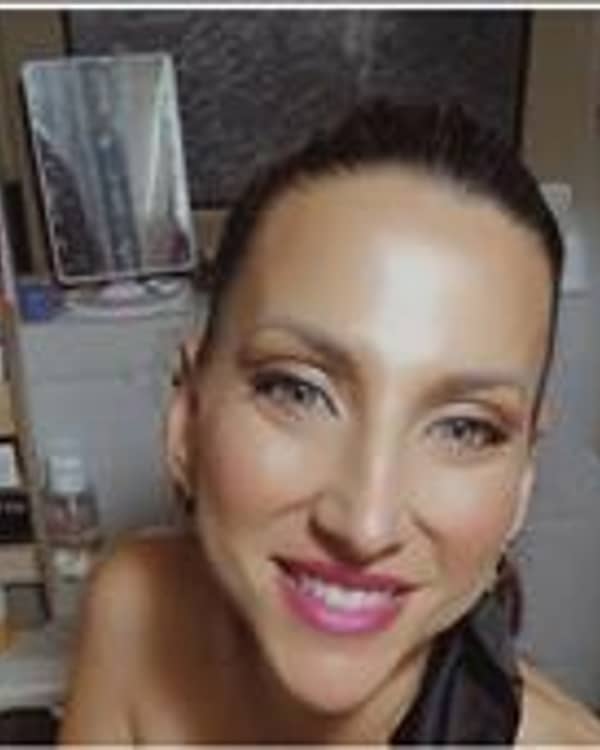 ΚΟΥΜΟΥΝΔΟΥΡΟΥ ΔΗΜΗΤΡΑ — Make-up Artist