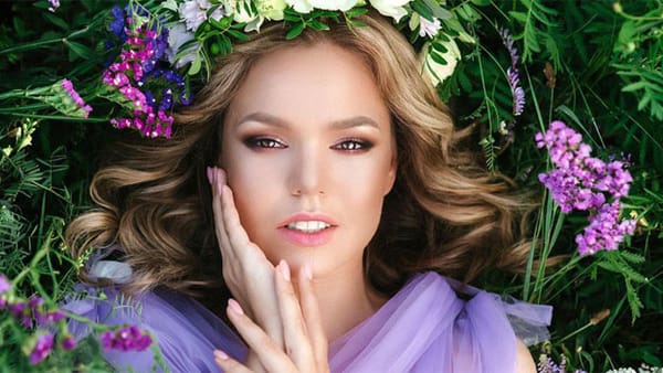 ΝΥΦΙΚΟ MAKE UP ΓΙΑ ΕΝΑ ΛΑΜΠΕΡΟ & ΑΨΕΓΑΔΙΑΣΤΟ ΑΠΟΤΕΛΕΣΜΑ.